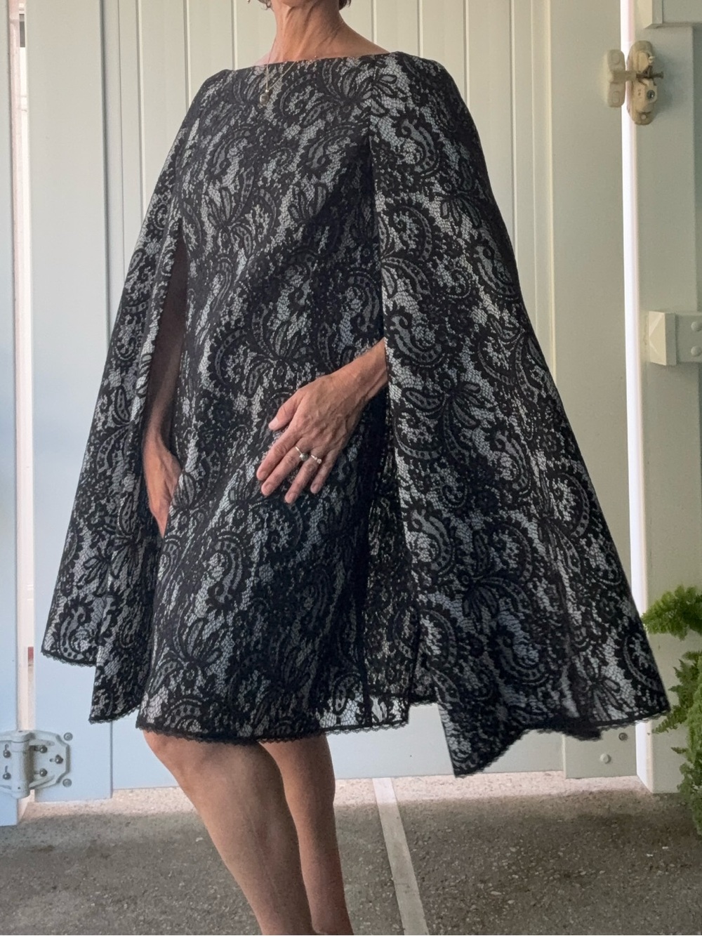 Tadashi Shoji Black Lace Cape Sleeve Sheath Dress Sz 8 NWT mother of the groom
